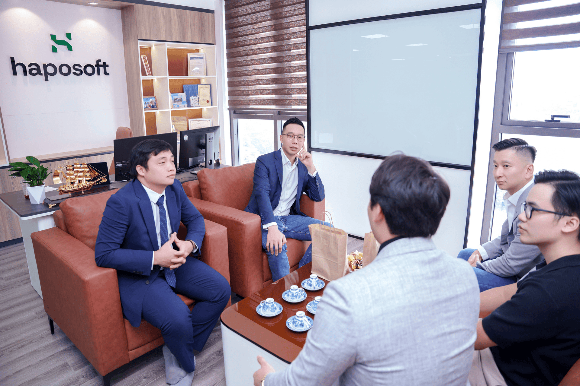 ハノイ新オフィス開所式でのベトナム・香港・日本からのパートナーとの交流